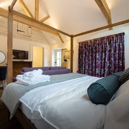 The Withies Inn Godalming Buitenkant foto