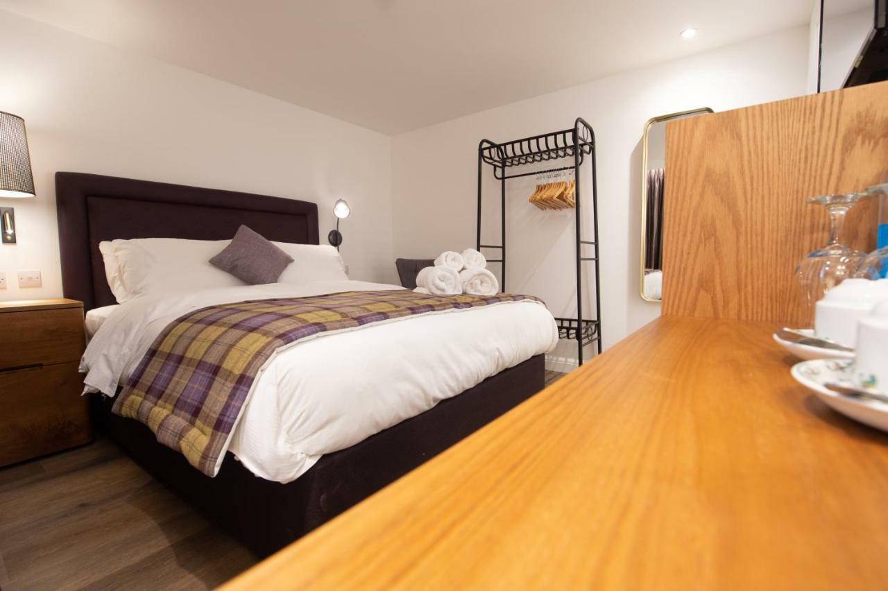 The Withies Inn Godalming Buitenkant foto