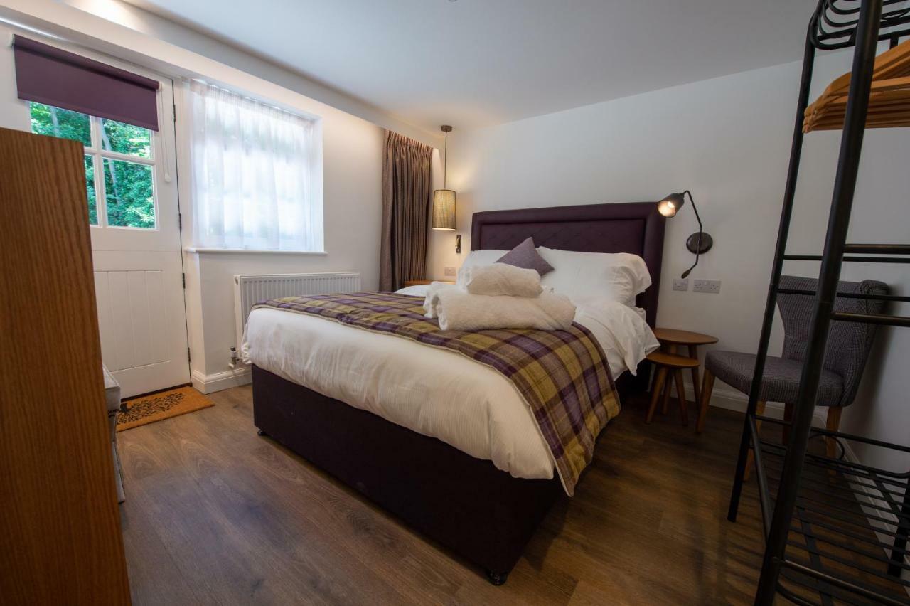 The Withies Inn Godalming Buitenkant foto