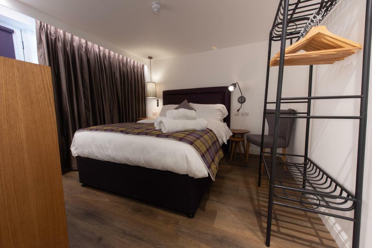 The Withies Inn Godalming Buitenkant foto