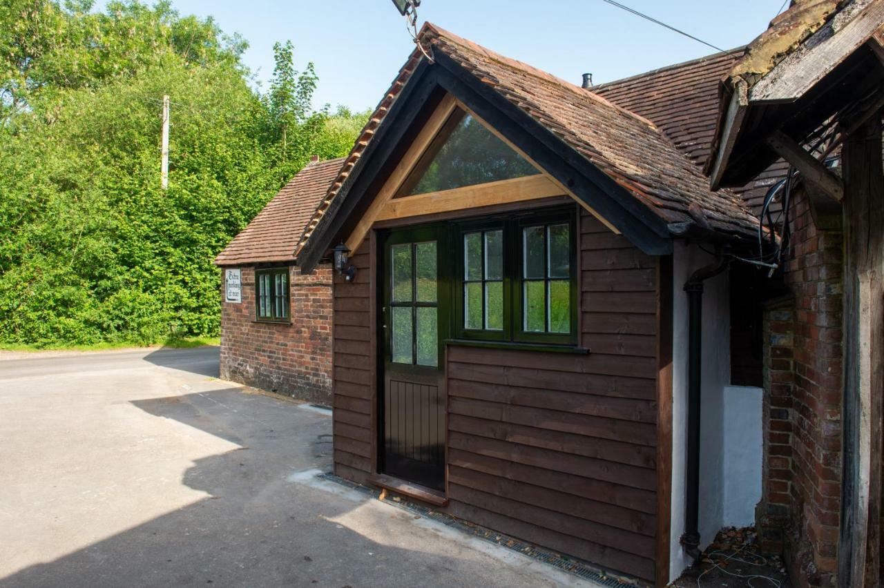 The Withies Inn Godalming Buitenkant foto