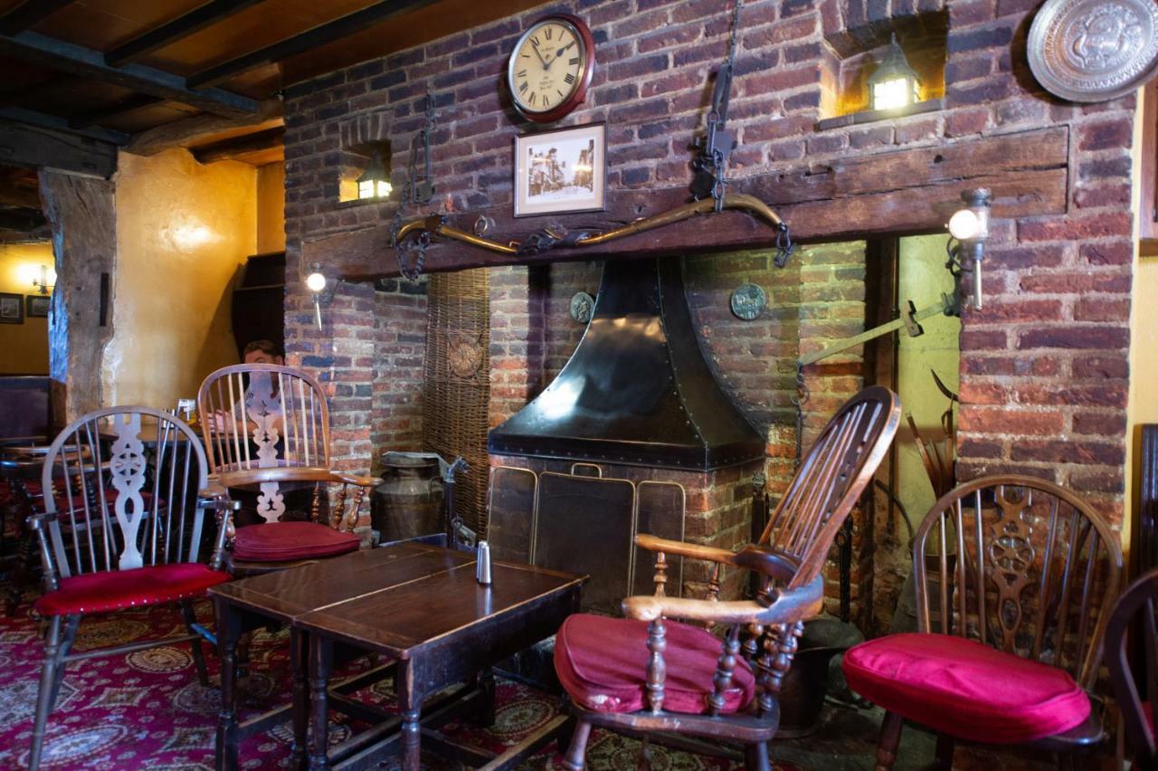 The Withies Inn Godalming Buitenkant foto